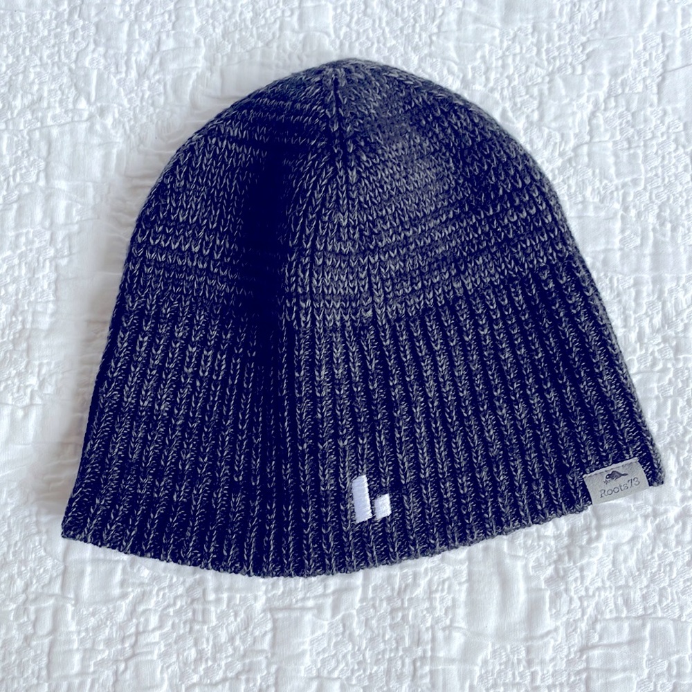 NEW Roots Beanie Black and Gray Marble